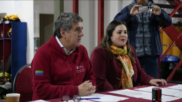 Gobernador Alejandro Santana firma convenios por más de 1.900 millones para ejecución de importantes obras en Curaco de Vélez